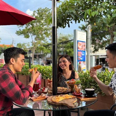 Bess Mansion Hotel Surabaya Wonocolo Ngoại thất bức ảnh