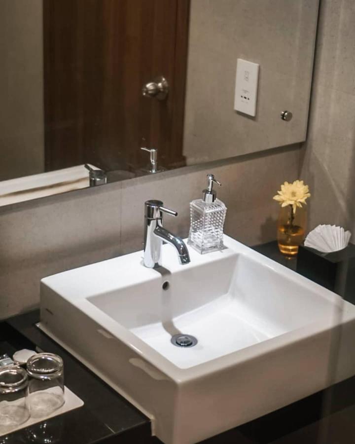 Bess Mansion Hotel Surabaya Wonocolo Ngoại thất bức ảnh
