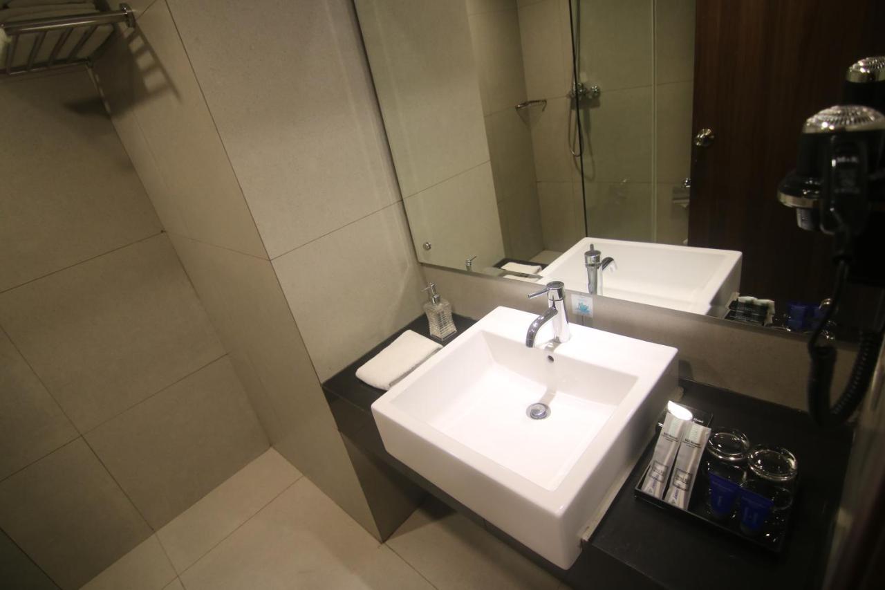 Bess Mansion Hotel Surabaya Wonocolo Ngoại thất bức ảnh