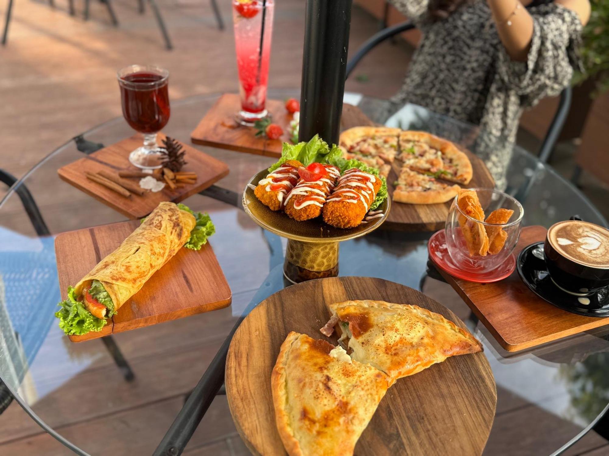 Bess Mansion Hotel Surabaya Wonocolo Ngoại thất bức ảnh
